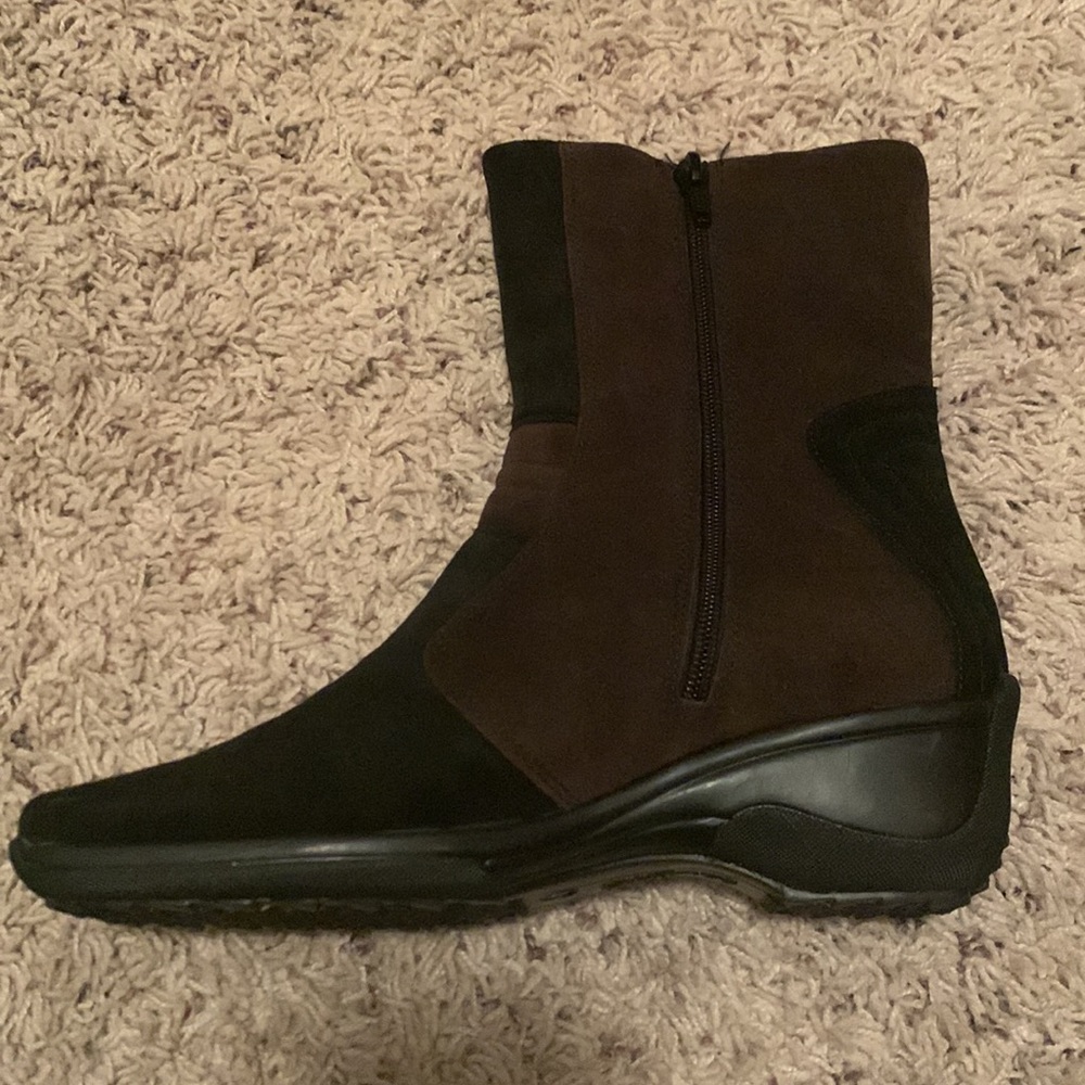 Aquatalia Brand new , never worn lined suede boots . Warm and super stylish - Picture 2 of 10